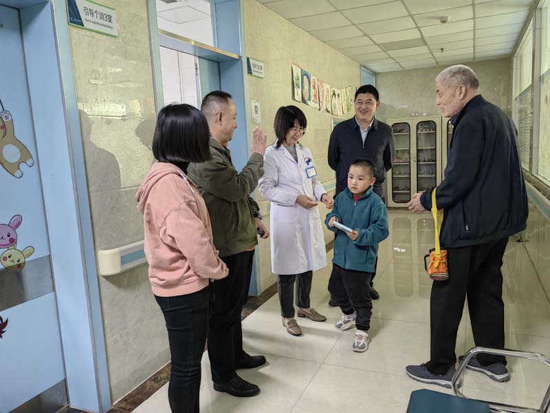 2023年11月8日，高新區(qū)民政衛(wèi)生工作辦公室主任許鶴騰（右二）蒞臨兒童早期發(fā)展部指導(dǎo)工作.jpg